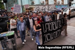 მაღაროელების მსვლელობას რამდენიმე ათეული ადამიანი შეუერთდა