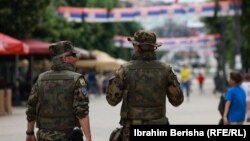 Pripadnici KFOR-a u Severnoj Mitrovici