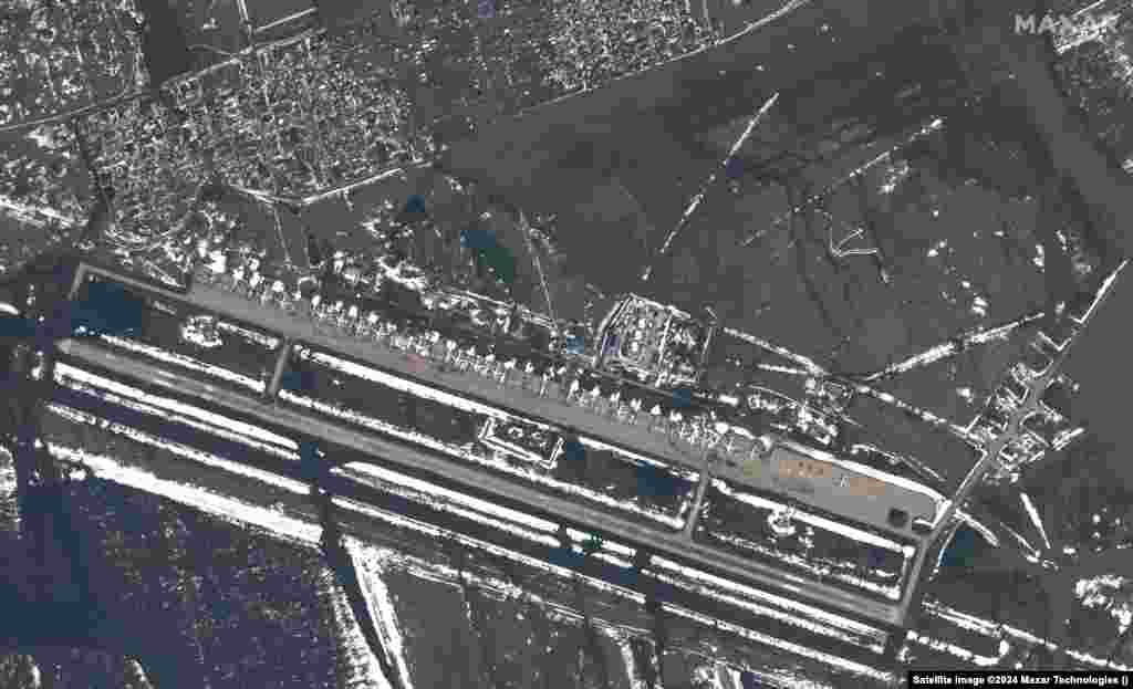 Rusko ministarstvo za hitne situacije saopćilo je da je nivo vode opao u brojnim područjima, ali da je situaciju i dalje "veoma teška". 