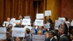 Deo opozicije u Srbiji ometao rad Skupštine Deo opozicije u Srbiji ometao rad Skupštine