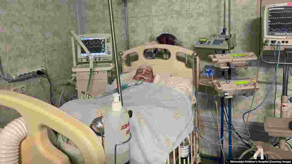 Sjemen je bio prvo dijete žrtva invazije 2022. dovedeno u Ohmadit . Petogodišnjak je teško ranjen u vrat u incidentu u kojem su njegovog oca i sestru navodno ustrijelili ruski vojnici. Pet dana nakon što je dovezen u bolnicu, dječak je preminuo na intenzivnoj njezi. 