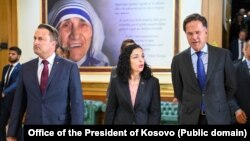 Xavier Bettel, Vjosa Osmani i Mark Rutte, Priština, 4. jul 2023.