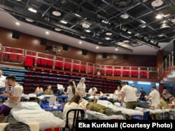 სავაჭრო ცენტრის სარდაფში მოწყობილი სისხლის ჩამბარებელი პუნქტი რიშონ ლეციონში.