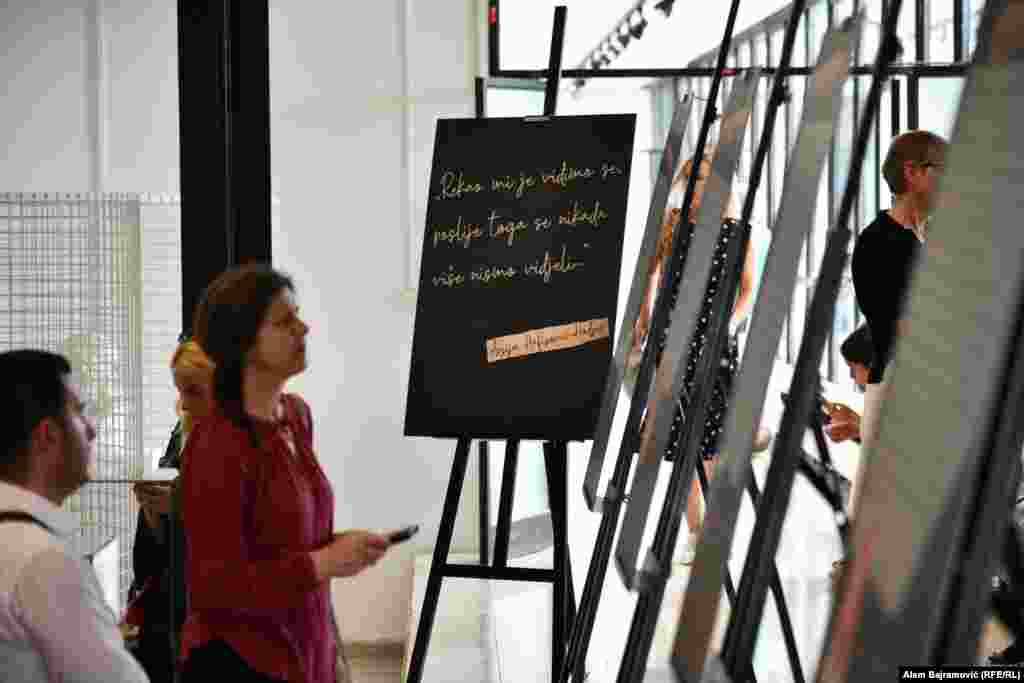 "Ne mogu reći 'uživajte u izložbi', ali čitajte je pažljivo i zamislite se nad svakom od ovih priča", poručila je tokom otvaranja izložbe direktorica Muzeja Elma Hašimbegović.