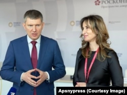 რუსეთის ეკონომიკური განვითარების მინისტრი მაქსიმ რეშეტნიკოვი და აფხაზეთის დე ფაქტო რესპუბლიკის ვიცე-პრემიერი, ეკონომიკის მინისტრი კრისტინა ოზგანი