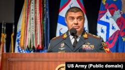 მოლდოვის გენშტაბის ყოფილი უფროსი, გენერალი იგორ გორგანი აშშ-ის სამეთაურო-საშტაბო ბაზა ფორტ-ლივენვორტში, კანზასის შტატი. 2016 წლის 6 ოქტომბერი.
