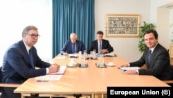 Poslednja runda dijaloga na visokom nivou održana je u septembru 2023. godine: Predsednik Srbije Aleksandar Vučić (prvi sleva), zvaničnici EU Žozep Borelj, Miroslav Lajčak i premijer Kosova Aljbin Kurti (krajnje desno) u Briselu, 13. septembar 2023. godine