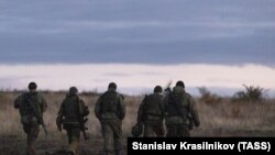 სულ მცირე 50,000 რუსი ჯარისკაცი დაიღუპა უკრაინის წინააღმდეგ ომში. ინტერვენციამდე მათი 43% არ იყო დაკავშირებული არმიასთან (ბი-ბი-სისა და "მედიაზონის" 2024 წლის აპრილის მონაცემები).