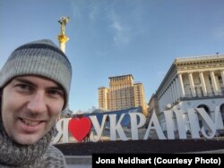 «Як тільки український закон дозволить подвійне громадянство, я хочу подати заяву на отримання громадянства України. Я хочу мати це громадянство, тому що справді люблю Україну», – Джона Нейдхарт