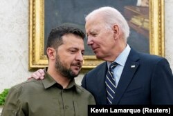 Ukrajinski predsjednik Volodimor Zelenski (lijevo) sa američkim predsjednikom Joe Bidenom u Bijeloj kući, 21. septembar 2023.