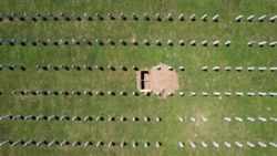 Iskopani mezar za žrtve genocida u Srebrenici, 10. juli 2024.