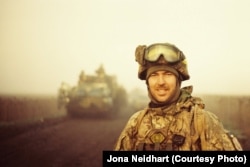 Джона Нейдхарт на полях Луганщини в жовтні 2022 року