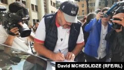 აქცია პარლამენტის უკან