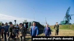 ტაქტიკური წვრთნები «Cer Senin 2020». ცენტრში გენშტაბის ყოფილი უფროსი, გენერალი იგორ გორგანი. მისგან მარჯვნივ მოლდოვის მაშინდელი პრეზიდენტი იგორ დოდონი