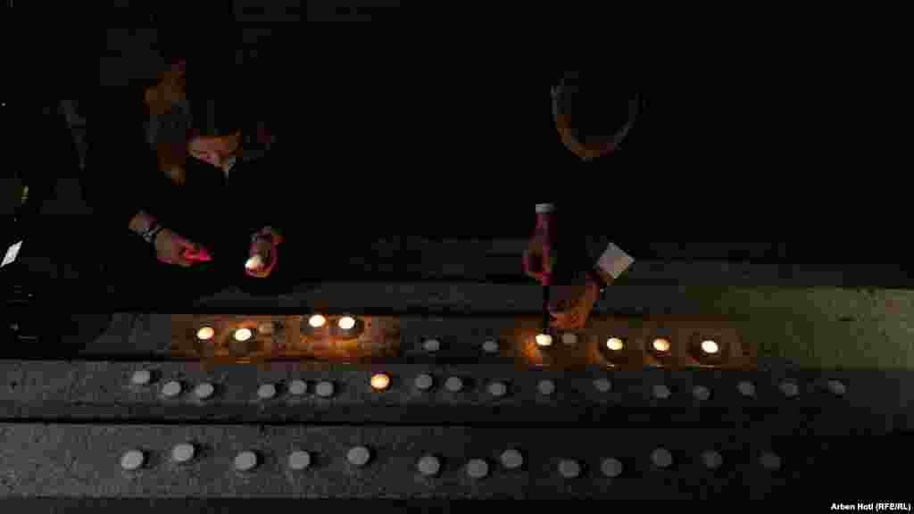 U napadu koji se dogodio 3. maja u osnovnoj školi u Beogradu trinaestogodišnji učenik pucao je i ubio osmoro dece i radnika obezbeđenja, a ranio šestoro učenika i jednu nastavnicu.  