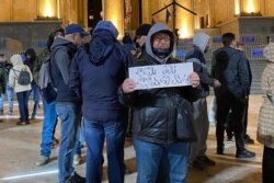 ლაზარე გრიგორიადისის მხარდამჭერი საქართველოს პარლამენტთან. 31 მარტი, 2023 წელი