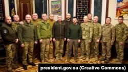 უკრაინის პრეზიდენტი ვოლოდიმირ ზელენსკი უკრაინის შეიარაღებული ძალების ახალ ხელმძღვანელობასთან შეხვედრის შემდეგ. კიევი, 2024 წლის 10 თებერვალი 