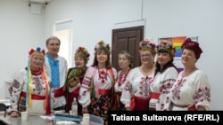 Galerie foto | Refugiați din Ucraina și moldoveni au format un ansamblu de amatori unde cântă „pentru suflet”