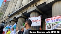Ekološki aktivisti ispred zgrade Ustavnog suda Srbije u Beogradu, 11. jul 2024.