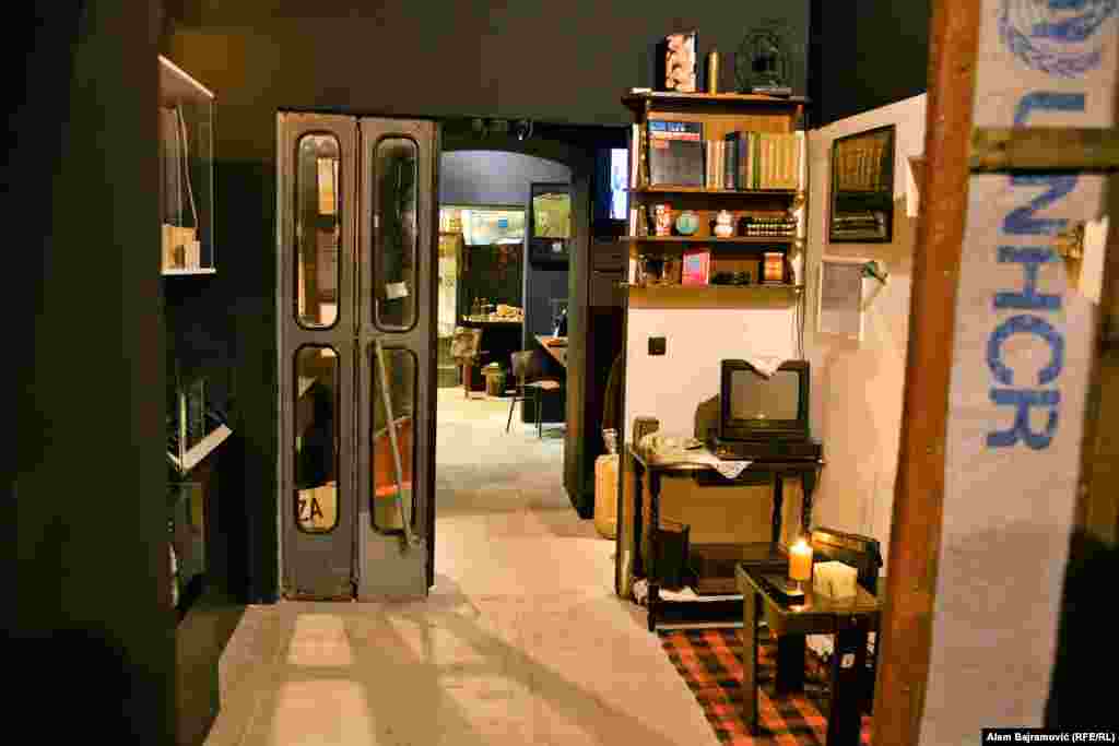 Prema dostupnim podacima, poginulo je više od 11.000 građana, među njima više od 1.500 djece. 