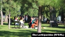 კლების მიუხედავად, საქართველოში რუსი ტურისტები მაინც მეორე ადგილს იკავებენ.
ფოტო: რუსები ბათუმში. 2023 წელი.