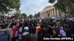 რუსთაველის გამზირი, პარლამენტის მიმდებარე ტერიტორია