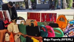 Multietnička pijaca na glavnom mostu preko reke Ibar, 26. aprila 2024.