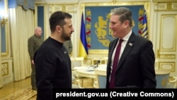 ვოლოდიმირ ზელენსკიმ კირ სტარმერი კიევში 2023 წლის 16 თებერვალს მიიღო.