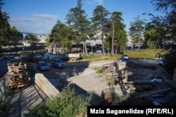 დანგრეული მეოთხე საჯარო სკოლის ტერიტორია