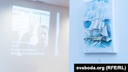 Crteži Pavala Sevjarinjeca na izložbi u Varšavi.