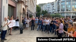 იპოდრომის ტყეში მშენებლობის საწინააღმდეგო აქცია თბილისის საკრებულოს წინ. 19 ივნისი, 2024 წელი