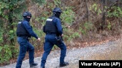 Kosovski policajci kod manastira Banjska na severu Kosova, 25. septembar 2023.