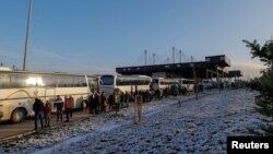 Srbi sa kosova autobusima su putovali na glasanje, fotografija sa graničnog prelaza između Kosova i Srbije, Merdare, 17. decembra 2023.