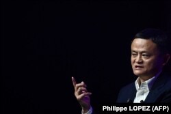 Direktor Alibabe Džek Ma ma na sajmu inovacija u Parizu 2019.