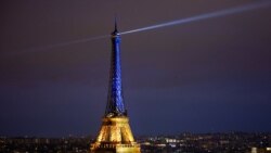 Svijet uz Ukrajinu: Žuta i plava obojile gradove i skupove Svijet uz Ukrajinu: Žuta i plava obojile gradove i skupove