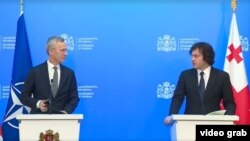18 მარტი, 2024 წელი. თბილისი. ნატოს გენერალური მდივანი იენს სტოლტენბერგი (მარცხნივ) და საქართველოს პრემიერ-მინისტრი ირაკლი კობახიძე