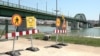 Poruke protiv rušenja dok vlast 'odbrojava' mostu na Savi u Beogradu