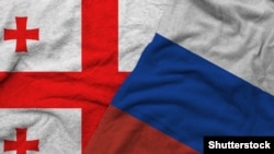 ფოტოკოლაჟი: საქართველოსა და რუსეთის სახელმწიფო დროშები