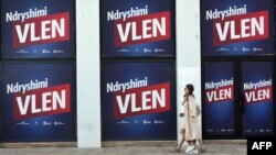 Izborni plakati koalicije "Vrijedi" u Skoplju za parlamentarne izbore u maju 2024. (fotoarhiv)