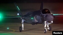 Borbeni avion F-35 u izraelskoj zračnoj bazi Nevatim nakon što su ga kupile izraelske zračne snage, decembar 2016.