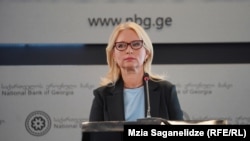 ეროვნული ბანკის პრეზიდენტის მოვალეობის შემსრულებელი ნათია თურნავა ოქროს შესყიდვას დივერსიფიკაციის საჭიროებით ხსნის