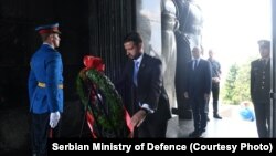 Milatović polaže venac na Spomenik Neznanom junaku na Avali uz vojne počasti, Beograd, 10. jul