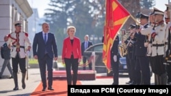 Premijer Sjeverne Makedonije Dimitar Kovačevski i predsjednica EK Ursula von der Leyen u Skoplju, 30. oktobar 2023. 