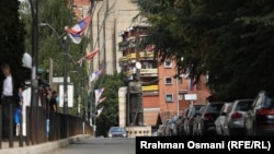 Neki od građana, koji imaju i kosovski i srpski pasoš, kažu da posedovanje pasoša ne znači nužno i integraciju u društvo, nego da s radi o "praktičnosti". Severna Mitrovica, 21. 9. 2023.