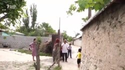 Дар Фархор даъво сари роҳ ҳамаро безор кардааст
 Дар Фархор даъво сари роҳ ҳамаро безор кардааст