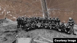 კომპანია „აბზ ბელი რასტის“ თანამფლობელმა ევგენი კონოპლიოვმა უარი თქვა ეპასუხა პროექტ „სისტემის“ შეკითხვებზე, მაგრამ არ უარყო, რომ მის მიერ დაქირავებული მიგრანტები ნამდვილად მუშაობდნენ ზაპოროჟიეში.