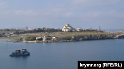 Вид на Херсонес с восточного берега Карантинной бухты, где расположен спорный земельный участок. Архивное фото