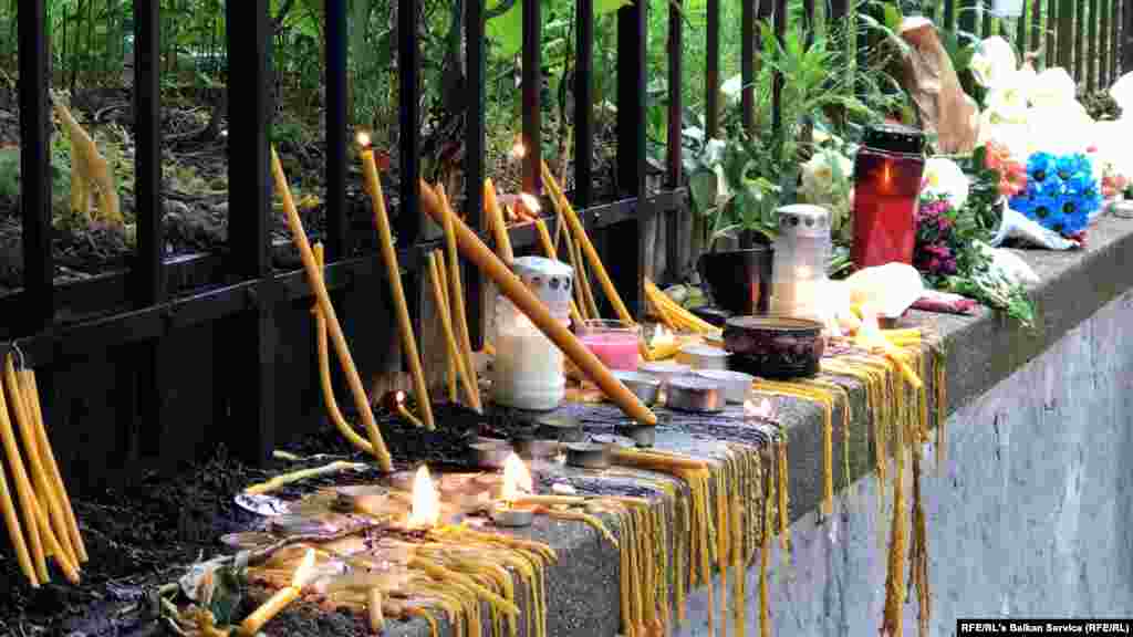 U školi "Vladislav Ribnikar" će od petka, 5. maja biti otvorena knjiga žalosti, saopštilo je Ministarstvo prosvete. 