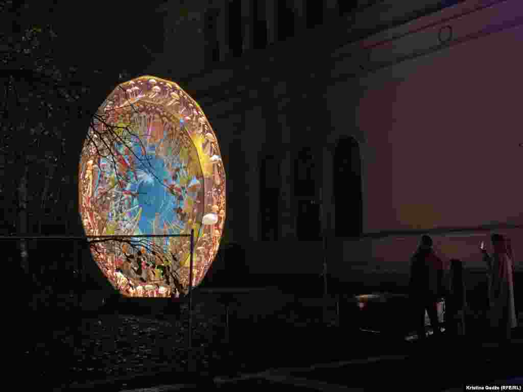 Festival svjetla upotpunio je turističku ponudu grada Sarajeva. Otvoren je do 22 sata i zbog ove postavke produženo je radno vrijeme Zemaljskog muzeja.