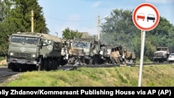 Колонна грузовиков российской армии, уничтоженная украинскими военными в Суджинском районе Курской области России, 9 августа 2024 года